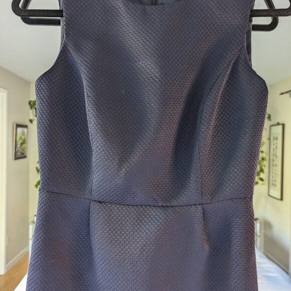 Banana Republic Textured Sleeveless Textured - Picture 3 of 4